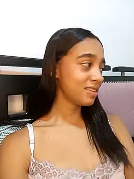 Snapshot of Zoe_Sweett18 chatting on June 11, 12:43 am Zoe Sweett18 online show from June 11, 12:43 am