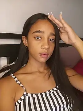 Snapshot of Zoe_Sweett18 chatting on June 25, 6:45 pm Zoe Sweett18 online show from June 25, 6:45 pm