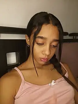 Snapshot of Zoe_Sweett18 chatting on July 6, 2:08 am Zoe Sweett18 online show from July 6, 2:08 am