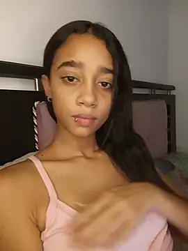 Snapshot of Zoe_Sweett18 chatting on July 6, 6:43 pm Zoe Sweett18 online show from July 6, 6:43 pm