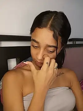 Snapshot of Zoe_Sweett18 chatting on July 17, 6:24 pm Zoe Sweett18 online show from July 17, 6:24 pm