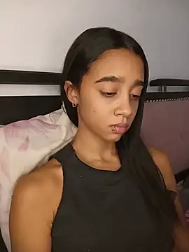 Snapshot of Zoe_Sweett18 chatting on July 22, 6:11 pm Zoe Sweett18 online show from July 22, 6:11 pm