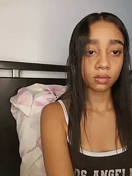 Snapshot of Zoe_Sweett18 chatting on July 24, 6:39 pm Zoe Sweett18 online show from July 24, 6:39 pm