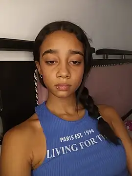 Snapshot of Zoe_Sweett18 chatting on July 28, 8:52 pm Zoe Sweett18 online show from July 28, 8:52 pm