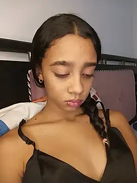 Snapshot of Zoe_Sweett18 chatting on July 29, 6:50 pm Zoe Sweett18 online show from July 29, 6:50 pm