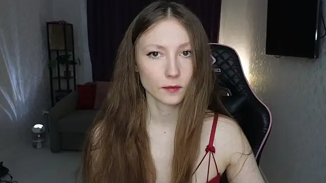 Snapshot of Sweeet_Lilit chatting on December 14, 9:30 pm Sweeet Lilit online show from December 14, 9:30 pm