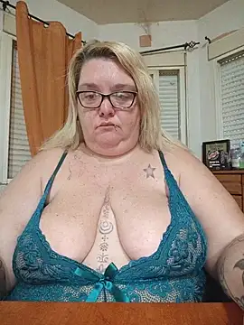diosacurvy1984 online show from May 20, 7:03 am
