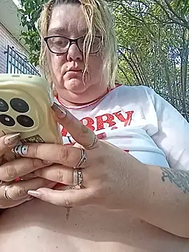diosacurvy1984 online show from May 24, 4:56 pm