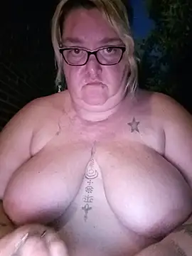 diosacurvy1984 online show from June 1, 8:21 pm