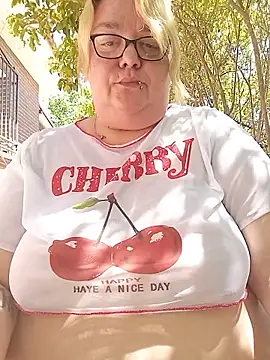 diosacurvy1984 online show from June 6, 11:26 am