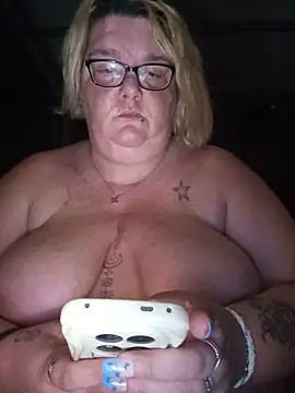 diosacurvy1984 online show from June 19, 11:08 pm