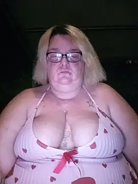 diosacurvy1984 online show from June 28, 10:49 pm