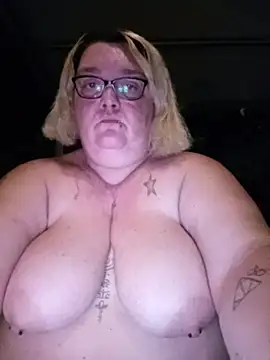 diosacurvy1984 online show from July 4, 10:38 pm
