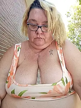 diosacurvy1984 online show from July 10, 4:20 pm