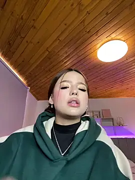 Sofia18 pinkk online show from March 3, 9:05 pm