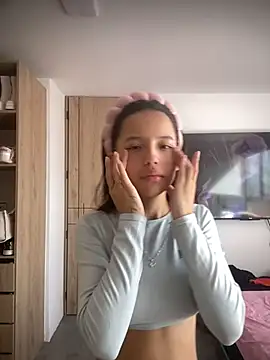 Sofia18 pinkk online show from August 1, 8:08 pm