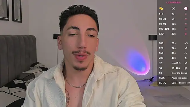 dylanspencer28 online show from February 8, 11:24 pm