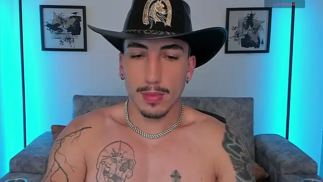 dylanspencer28 online show from October 15, 10:43 pm