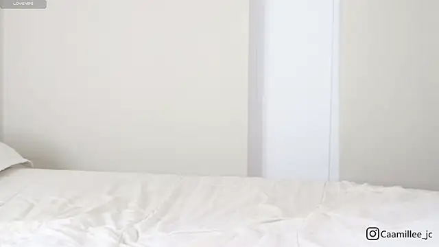 caamillee  online show from December 5, 4:32 am