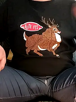 Snapshot of almighty_d chatting on March 3, 3:30 am almighty d online show from March 3, 3:30 am