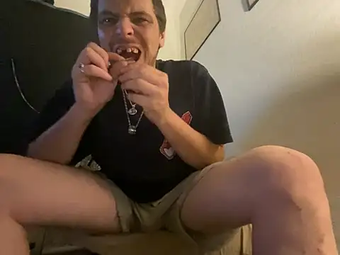 Snapshot of almighty_d chatting on September 26, 4:38 am almighty d online show from September 26, 4:38 am