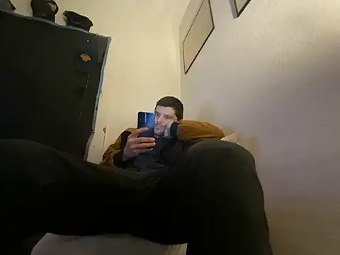 Snapshot of almighty_d chatting on December 1, 8:19 am almighty d online show from December 1, 8:19 am