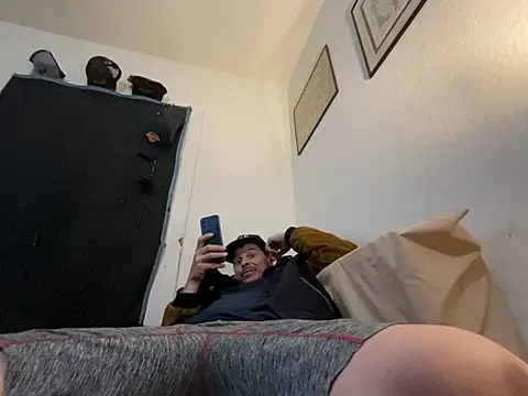 Snapshot of almighty_d chatting on December 2, 6:41 am almighty d online show from December 2, 6:41 am