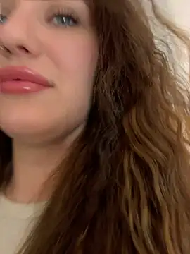 KiraBarlows online show from June 4, 6:52 am