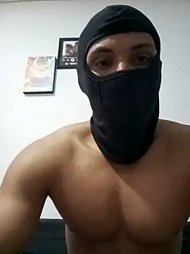 Snapshot of owen2992 chatting on February 13, 3:07 am owen2992 online show from February 13, 3:07 am