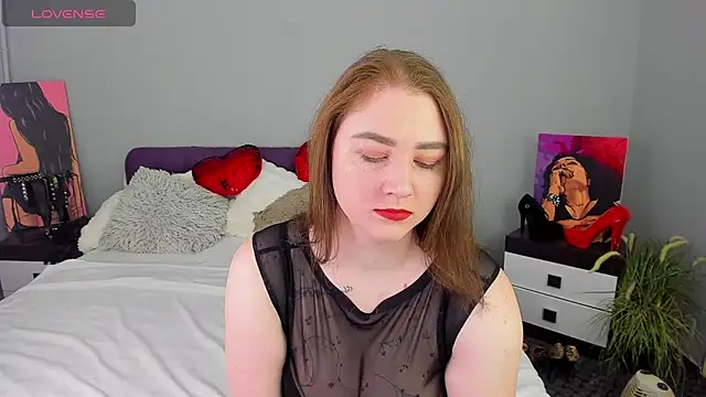 Snapshot of lillyloan4u chatting on October 19, 10:38 am lillyloan4u online show from October 19, 10:38 am