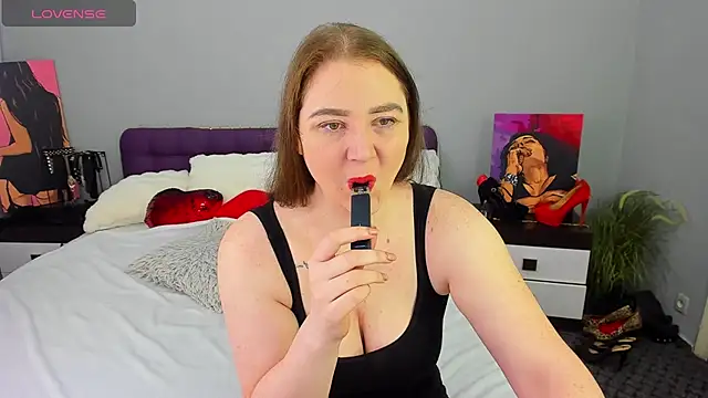 Snapshot of lillyloan4u chatting on November 9, 9:07 am lillyloan4u online show from November 9, 9:07 am