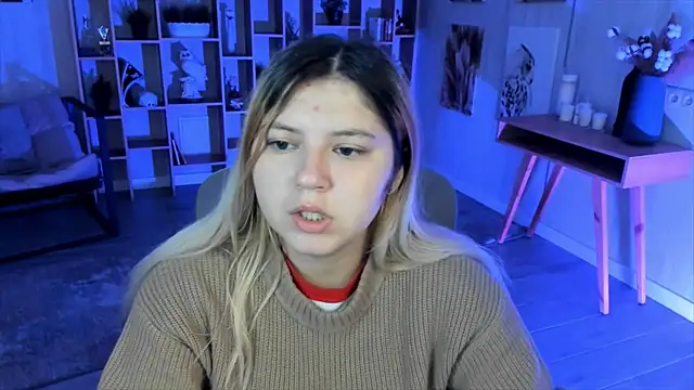 DiaAngell online show from October 13, 7:14 pm