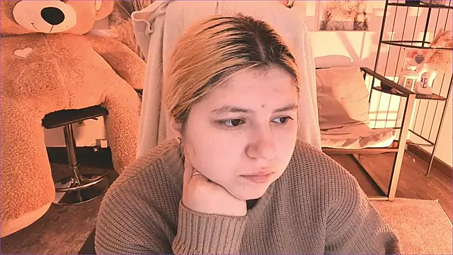 DiaAngell online show from January 11, 7:19 pm