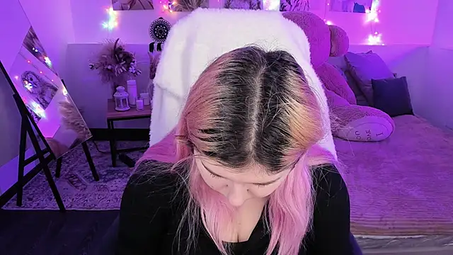 DiaAngell online show from March 11, 8:26 pm