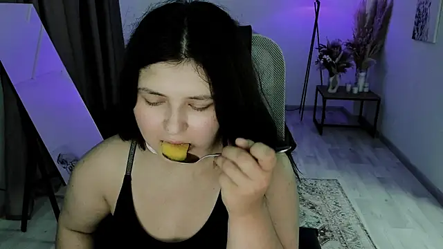 DiaAngell online show from July 29, 8:29 pm