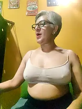 Snapshot of ilonna2025 chatting on March 2, 10:16 pm ilonna2025 online show from March 2, 10:16 pm