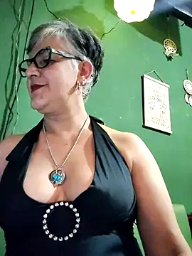 Snapshot of ilonna2025 chatting on October 15, 11:38 pm ilonna2025 online show from October 15, 11:38 pm
