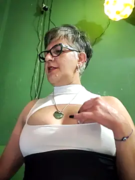 Snapshot of ilonna2025 chatting on October 23, 10:41 pm ilonna2025 online show from October 23, 10:41 pm