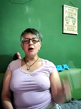 Snapshot of ilonna2025 chatting on October 25, 11:32 pm ilonna2025 online show from October 25, 11:32 pm