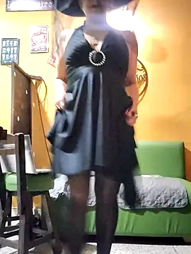 Snapshot of ilonna2025 chatting on October 31, 10:22 pm ilonna2025 online show from October 31, 10:22 pm