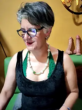 Snapshot of ilonna2025 chatting on December 14, 11:42 pm ilonna2025 online show from December 14, 11:42 pm