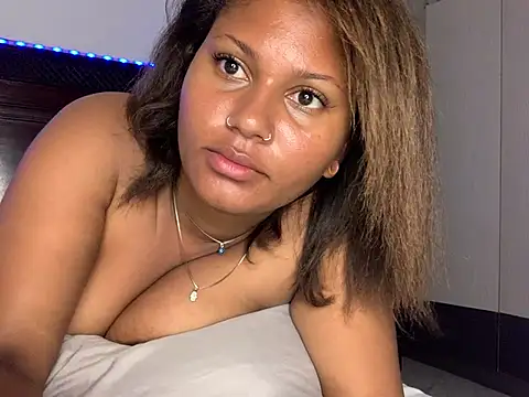 Snapshot of madell chatting on May 10, 1:33 am madell online show from May 10, 1:33 am