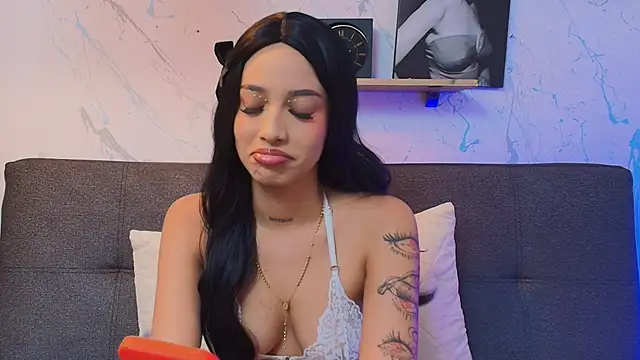 Snapshot of Paulina_Lopezz chatting on June 17, 5:21 am Paulina Lopezz online show from June 17, 5:21 am