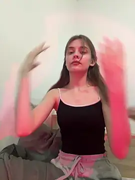 Snapshot of RayWillliams chatting on December 18, 6:25 pm RayWillliams online show from December 18, 6:25 pm