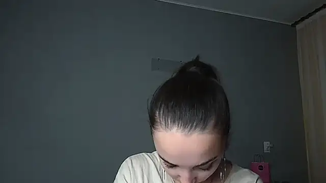 Snapshot of Eva_Gloryy chatting on June 12, 1:10 pm Eva Gloryy online show from June 12, 1:10 pm