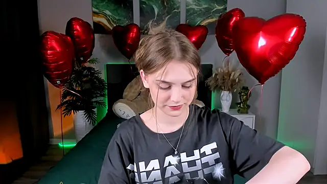 Snapshot of JinxTonks chatting on February 13, 8:24 pm JinxTonks online show from February 13, 8:24 pm