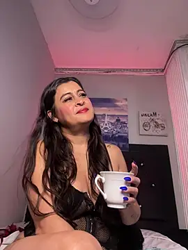 Lili  taylor online show from February 28, 5:48 am