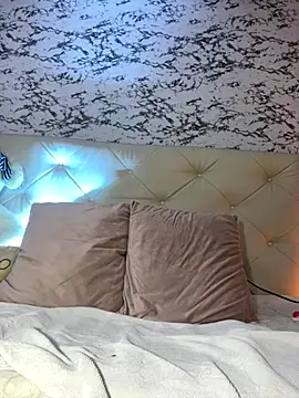 Lili  taylor online show from December 16, 1:54 am