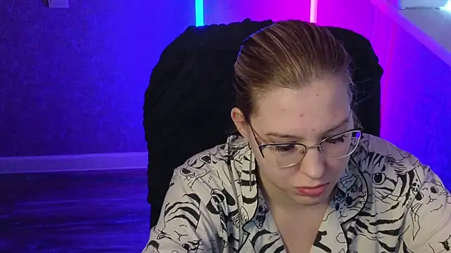 HotBrandyX online show from March 2, 5:01 am