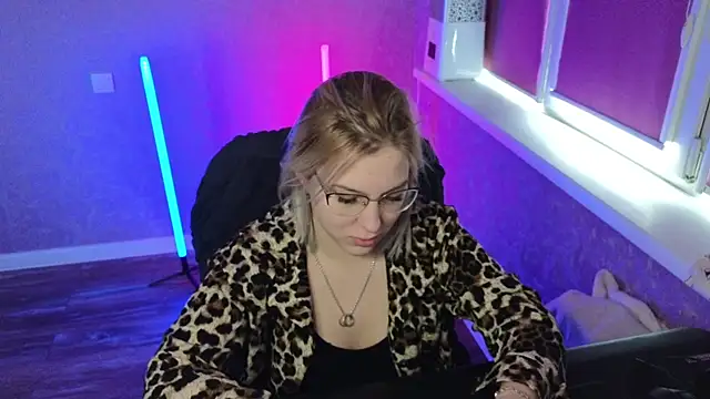 HotBrandyX online show from March 9, 3:43 am